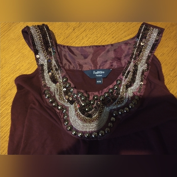 Top. - Picture 2 of 2